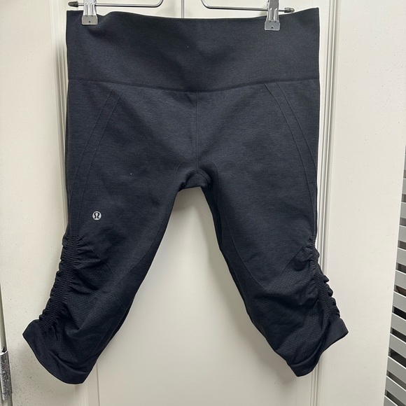 Lululemon In The Flow Crop II in Heathered Deep Coal, excellent condition. - Picture 6 of 6